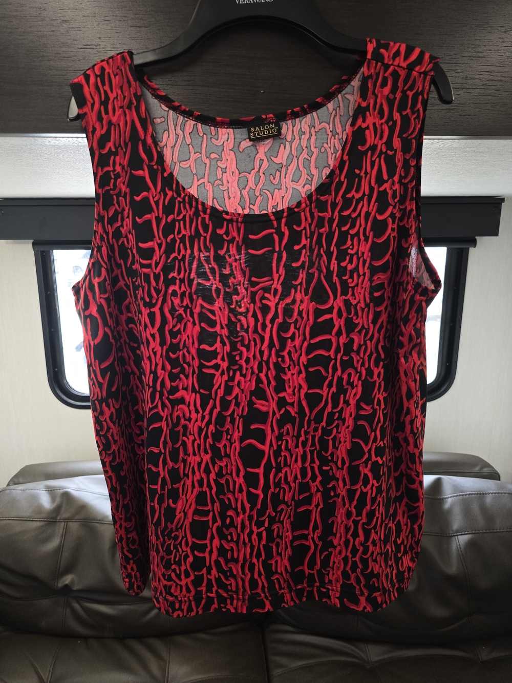Salon Studio Women's Red & Black Sleeveless Tank Top